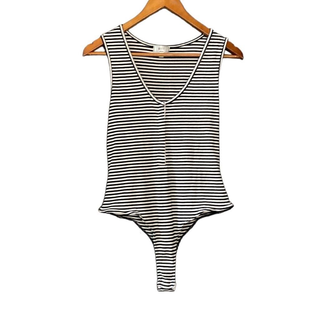NYTT Ribbed Knit Striped Sleeveless Button Front Bodysuit Black Cream